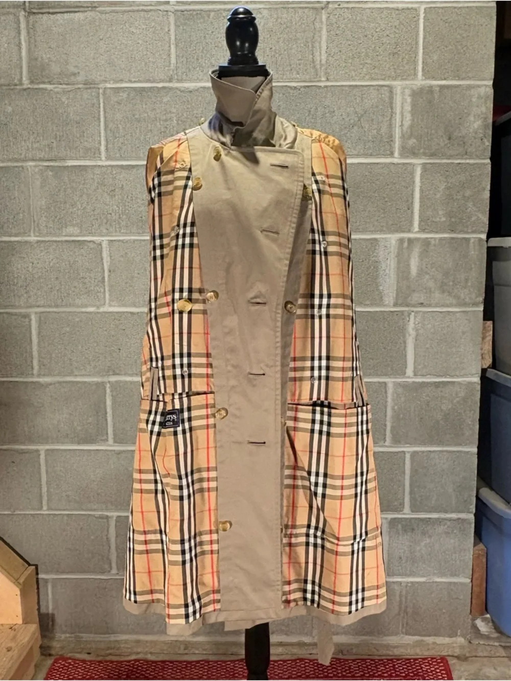 Burberry trench coat. - Picture 7 of 15